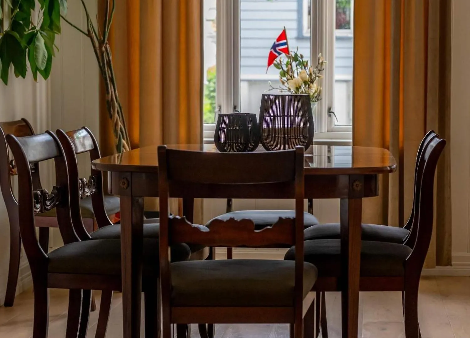 Lägenhet Unique And Spacious Home In Bergens Most Charming Area